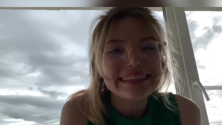 Сексуальная блондинка Milka в горячем порно ролике