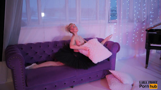 Смотреть онлайн HD порно с голой балериной