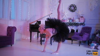 Смотреть онлайн HD порно с голой балериной