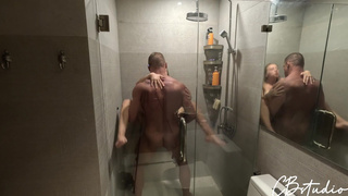 Горячее порно с соседкой в душе