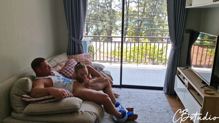 Муж подруги не устоял – горячее порно видео