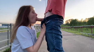 Экстремальное порно на трассе с молодой девушкой