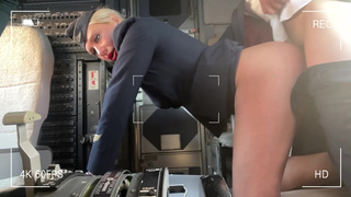 Горячее порно видео в небе: групповой секс на высоте 10 000 метров