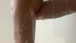 Секс в ванной с идеальной попкой