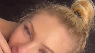 Секс с Милой Соболов в белье: тройной оргазм на камеру