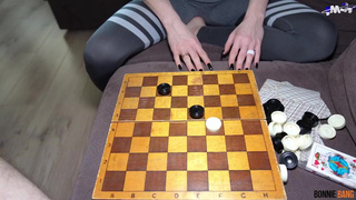 Брат заставил сестру сосать и глотать сперму после проигрыша