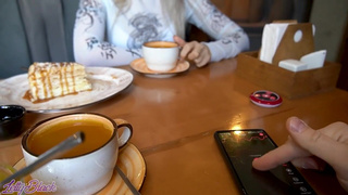 Страстный оргазм в кафе: управляемый секс на публике