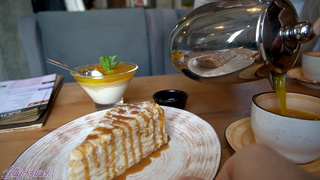 Страстный оргазм в кафе: управляемый секс на публике