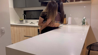 Дикие стоны и кончила от ебли