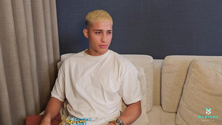 Страстный секс с молодым парнем и зрелой женщиной