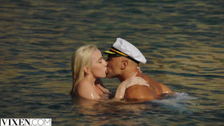 Смотреть онлайн – жаркий секс на отдыхе с огромным членом