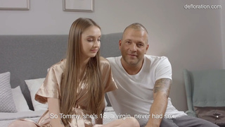 Шокирующее секс-видео: как она лишилась невинности за деньги