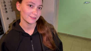 Жесткий отсос в общественном месте