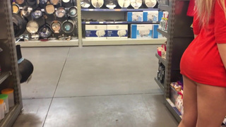 Скандальное порно видео на улице – люди рядом не подозревают