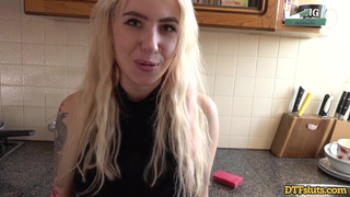 Секс видео на кухне – страсть и желание в одном кадре