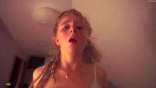 Maryjane Auryn испытывает мощные оргазмы от огромного члена