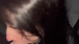 Реальное порно с развратной официанткой