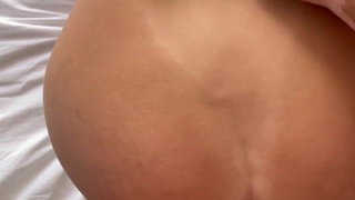 Рыжая испытывает мощный оргазм