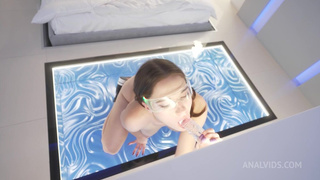 Групповой киберпанк секс с брюнеткой Ice Di