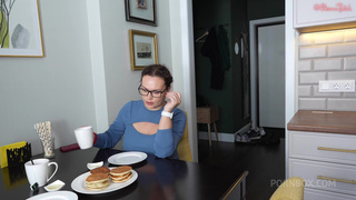 Страстное порно видео с женой и горничной