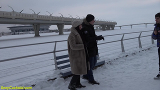 Парень подставляет девушку под первого встречного – жесткий куколд-трип