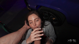 Theodora Day – горячая публичная ебля в HD