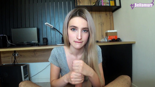 Горячее порно видео: блондинка сосет и скачет на члене