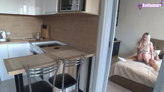 Муж трахает молодую соседку пока жена в телефоне