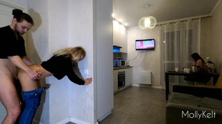 Молли Кельт изменяет с мужем подруги – горячее порно видео с развратной блондинкой