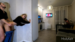 Молли Кельт изменяет с мужем подруги – горячее порно видео с развратной блондинкой