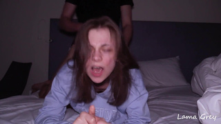 18-летняя отличница в возбуждающем секс-видео с доминированием