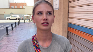 Длинноволосая соседка получает страстный массаж и мощный оргазм – порно видео