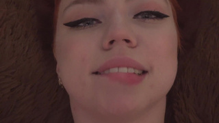 Рыжая русская страстно любит большой член