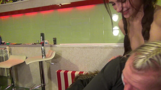 Секс с женой друга – горячее домашнее видео