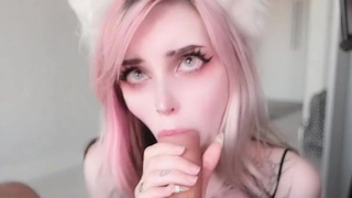 Реальное порно видео с милой кошечкой PinkLoving