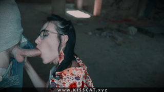 Реальная девушка отдается призраку – горячее секс видео