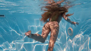 Горячий порно ролик с Nata Ocean в бассейне и не только