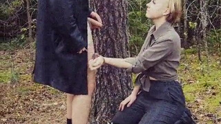 Горячее порно видео – страстная девушка отдается в лесу