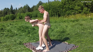 Реальное сквирт видео на свежем воздухе