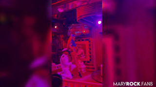 Секс с Мэри Рок в публичном месте – горячее порно видео