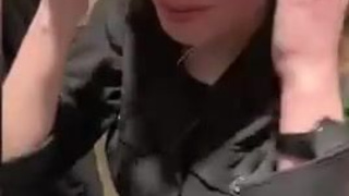 Студентка страстно сосет в примерочной