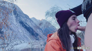 Сочный минет зимой – горячее порно видео